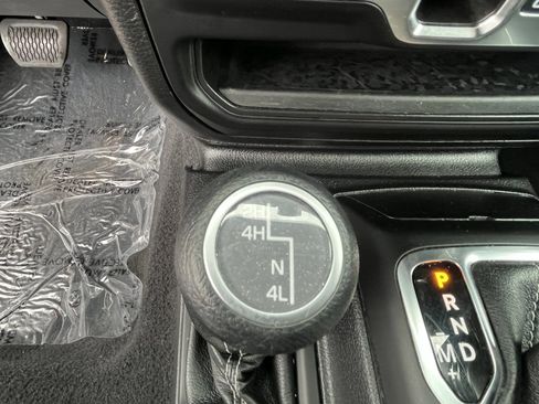 Used 2021 Jeep Wrangler Unlimited Sahara AWD/4WD image 21