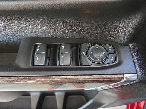 Used 2021 Chevrolet Silverado 1500 LT AWD/4WD image 43