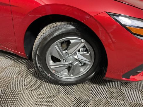 New 2025 Hyundai Elantra SE image 39
