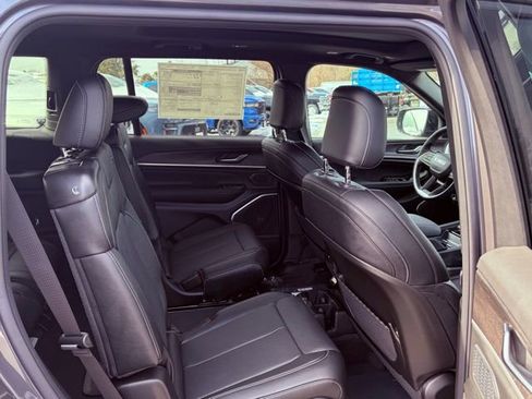 New 2026 Jeep Grand Cherokee L Limited AWD/4WD image 32