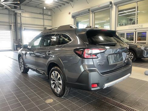 Used 2025 Subaru Outback Touring AWD/4WD image 22
