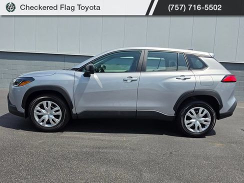 Used 2024 Toyota Corolla Cross L AWD/4WD image 2