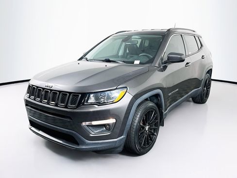 Used 2018 Jeep Compass Latitude image 3