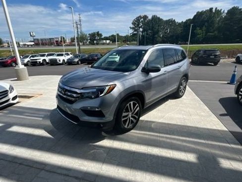 Used 2018 Honda Pilot Touring image 2