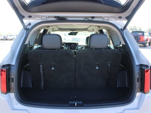 Used 2023 Kia Sorento SX FWD image 16