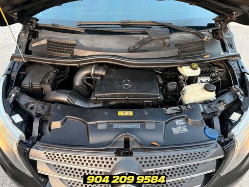 Used 2018 Mercedes-Benz Metris Passenger image 32