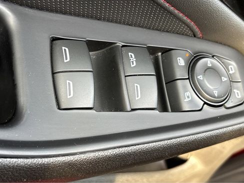 Used 2023 Chevrolet Traverse RS image 38