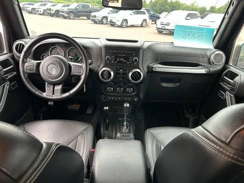 Used 2018 Jeep Wrangler Unlimited Sahara AWD/4WD image 24