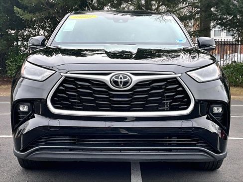 Used 2022 Toyota Highlander LE image 3