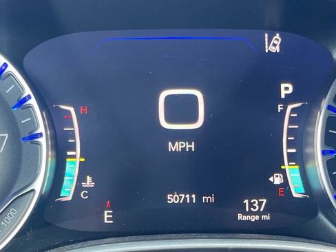 Used 2024 Chrysler Pacifica Touring-L image 23