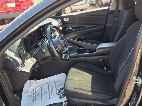 Used 2022 Hyundai Elantra SEL w/ Convenience + Premium Package FWD image 5