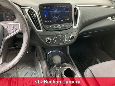 Used 2023 Chevrolet Malibu LT image 2
