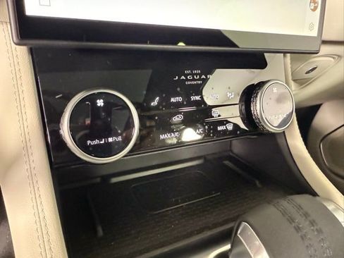 Used 2025 Jaguar F-PACE R-Dynamic S image 21