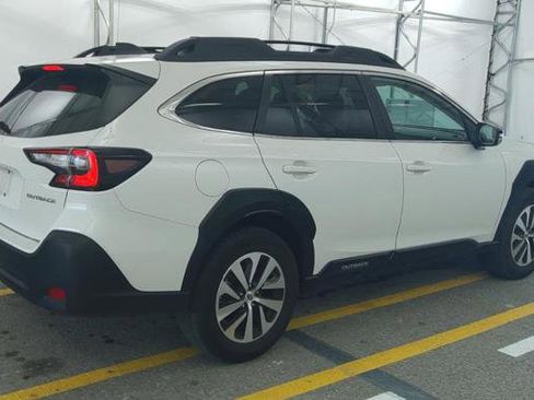 Used 2025 Subaru Outback Premium image 4