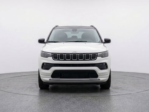 Used 2025 Jeep Compass Limited AWD/4WD image 2