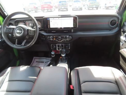 Used 2025 Jeep Gladiator Rubicon AWD/4WD image 29