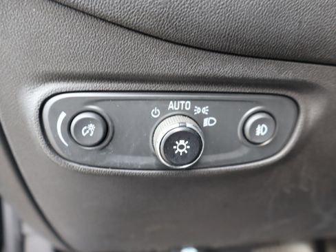 Used 2021 Chevrolet Equinox LT image 18