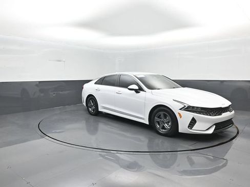Used 2023 Kia K5 LXS FWD image 2