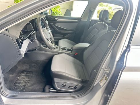 Used 2025 Volkswagen Jetta SE image 36
