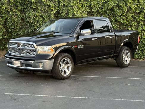Used 2017 RAM 1500 Laramie w/ Convenience Group AWD/4WD image 4