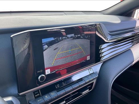 Used 2025 Toyota Camry SE FWD image 26