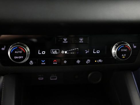 Used 2024 Mitsubishi Outlander SEL image 28