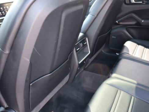 Used 2022 Porsche Cayenne AWD/4WD image 26