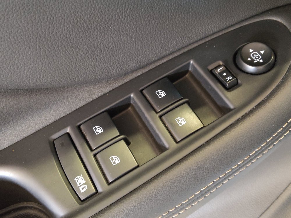 Used 2017 Buick Envision Essence FWD image 27