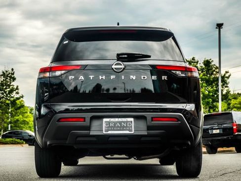 Used 2025 Nissan Pathfinder S FWD image 11
