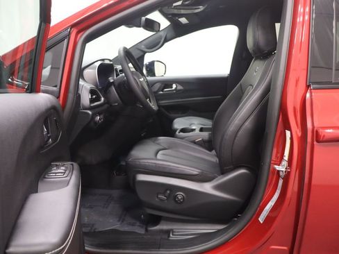 New 2026 Chrysler Pacifica Select image 11