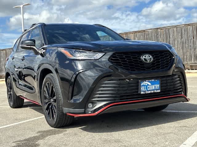 Used 2021 Toyota Highlander XSE FWD image 10