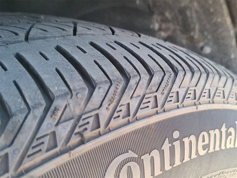 Used 2023 Audi Q8 Premium image 19