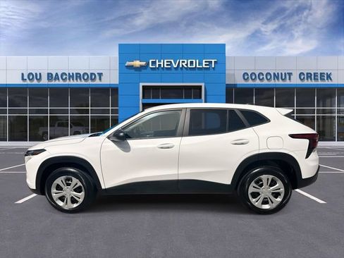 Used 2025 Chevrolet Trax LS FWD image 5