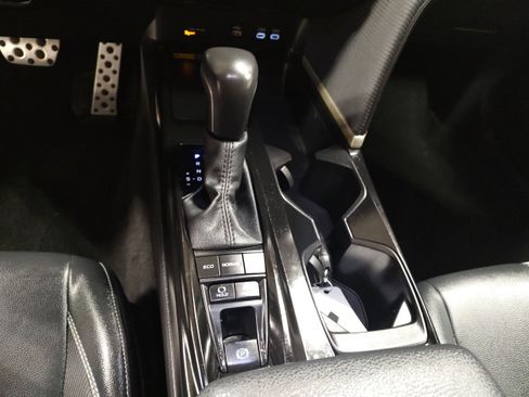 Used 2025 Toyota Camry SE FWD image 8
