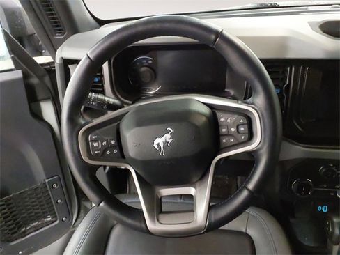 Used 2022 Ford Bronco Black Diamond image 12