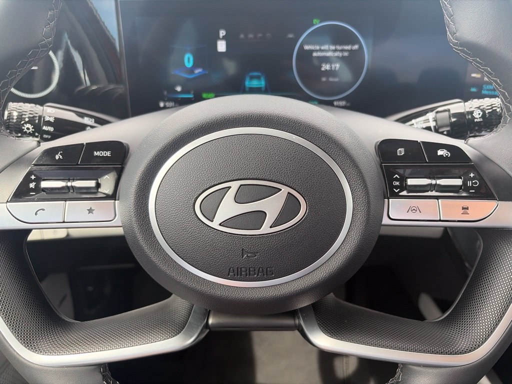 Certified 2025 Hyundai Elantra Limited FWD image 23