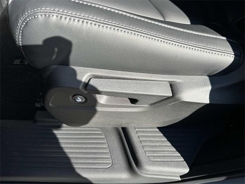 New 2025 Honda Pilot Touring image 12