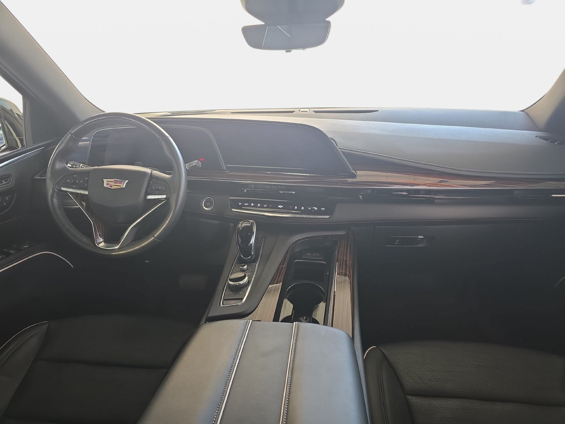Used 2024 Cadillac Escalade Premium Luxury RWD image 9