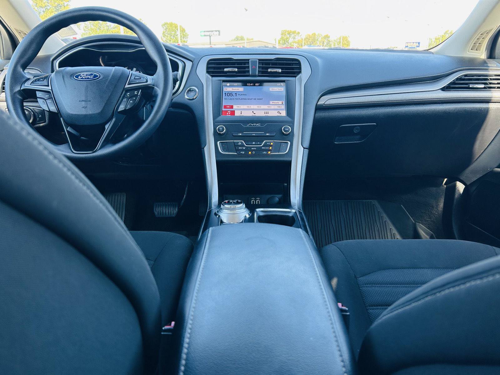 Used 2019 Ford Fusion SE FWD image 21