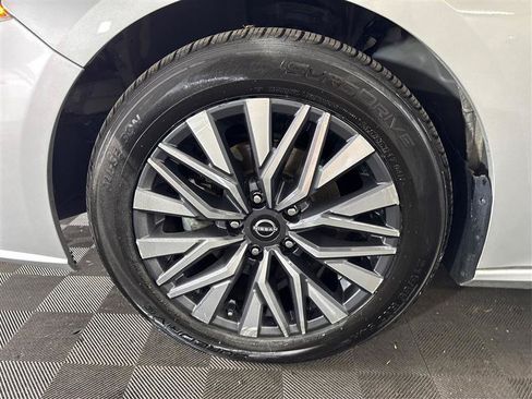 Used 2024 Nissan Altima 2.5 SV FWD image 30