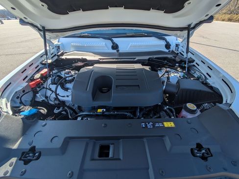 New 2026 Land Rover Defender 110 X-Dynamic SE image 32