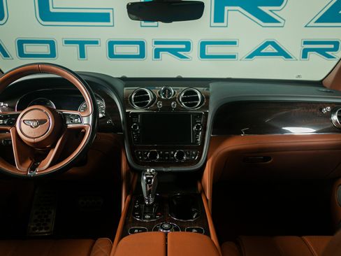 Used 2019 Bentley Bentayga image 4