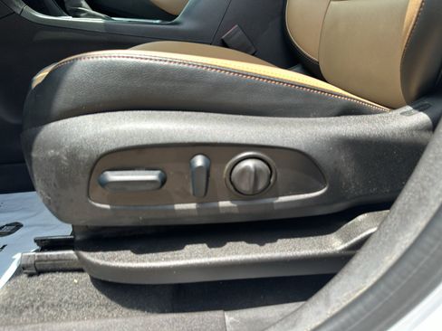 Used 2024 Chevrolet Equinox Premier FWD image 11