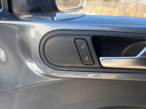 Used 2015 Volkswagen Beetle TDI image 20