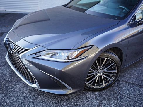 Used 2023 Lexus ES 350 w/ Premium Package image 2