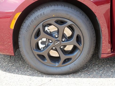 Used 2023 Chrysler Pacifica Touring-L w/ S Appearance Package FWD image 15
