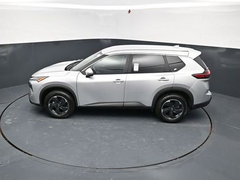 Used 2025 Nissan Rogue SV image 35