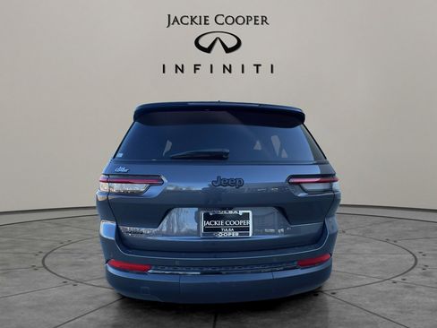 Used 2024 Jeep Grand Cherokee L Laredo image 4