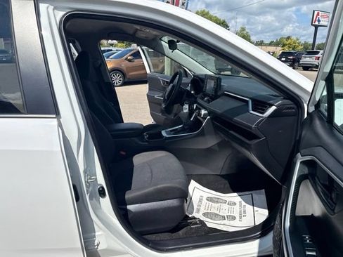 Used 2022 Toyota RAV4 LE w/ Carpet Mat Package (TMS) FWD image 13