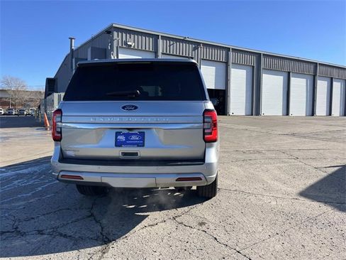 Used 2024 Ford Expedition Platinum image 4